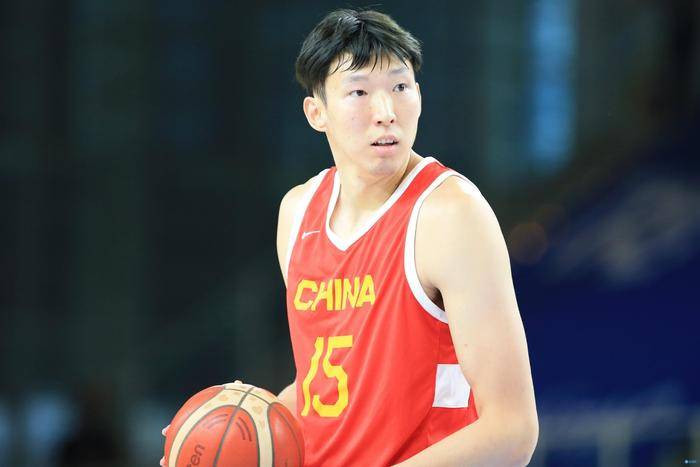 2025暑期档累计票房突破50亿 单日票房达2.94亿 2025-07-27 根据票务平台数据显示，截至7月27日11时19分，2025年暑期档总票房（含预售）破50亿，单日票房连续十天破亿，7月26日单日票房破2.94亿，观影人次达792万，创2025年暑期档单日票房新纪录。