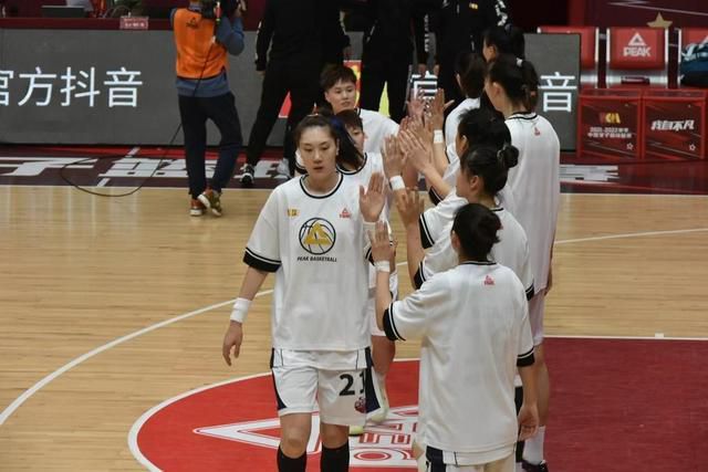 2022年3月，布鲁斯·威利斯被诊断出失语症宣布息影。